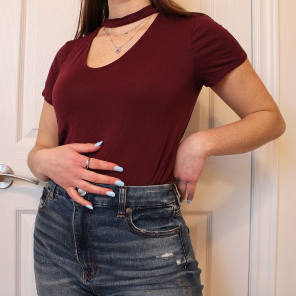 V-Neck Choker Top in Maroon - Picture 3 of 4